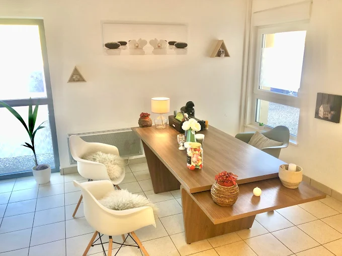 Bureau de consultation du cabinet Claire Clavel à Seichamps, ambiance calme et bienveillante