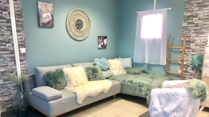 Salle d'attente chaleureuse du cabinet de Claire Clavel, psychologue à Seichamps